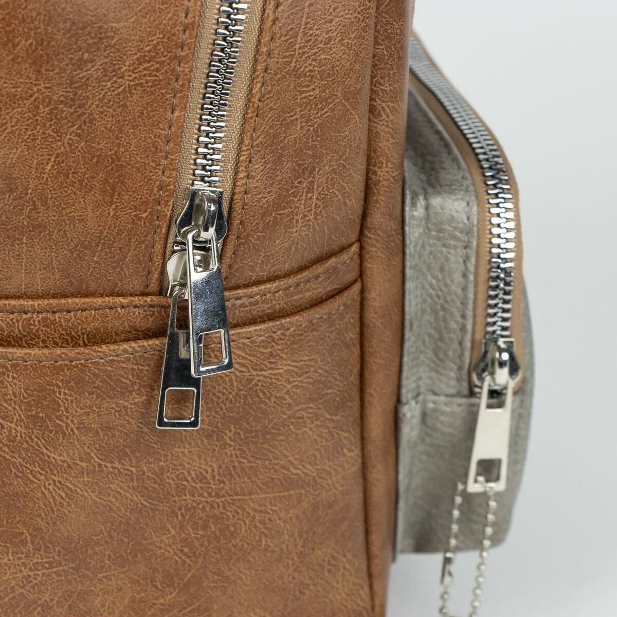 V4HE361F16E12F20800AB20C9E7CDEBA537R4591833P5